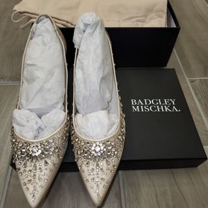 NWOT Badgley Mischka Onyx Embellished Kitten Heel - Ivory